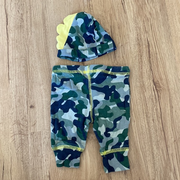 Gerber Newborn pant and matching hat - Picture 2 of 3
